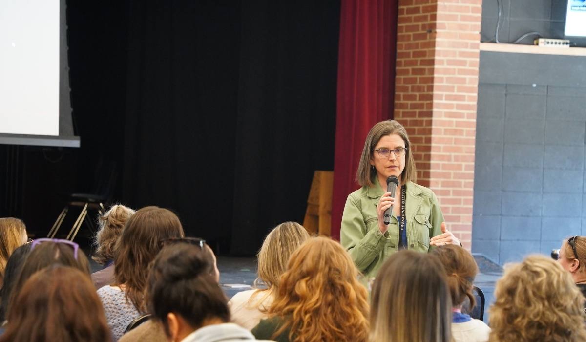 Institutional Effectiveness interim director Jennifer Hadersberger speakin to faculty and staff