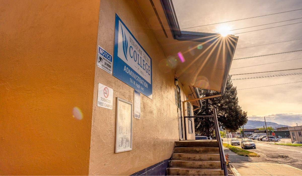 Omak campus administrative services building